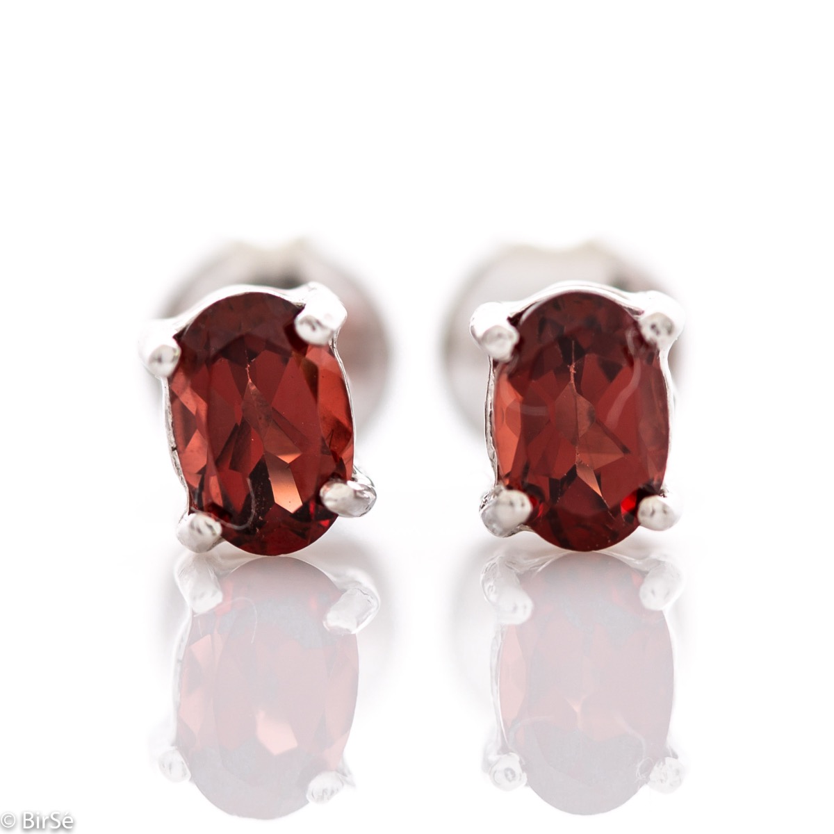 The gentle glow of a beautiful natural garnet stone combined with fine craftsmanship in all rhodium silver, in our new women's stud earrings.