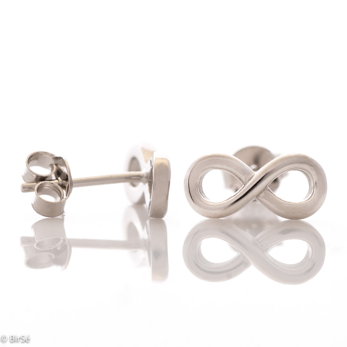 Captivating women's infinity earrings with a clean design. Crafted entirely in rhodium-plated silver with a stud fastening, these earrings are a fitting piece of jewelery for any young lady. They can be combined with a pendant of the same model.