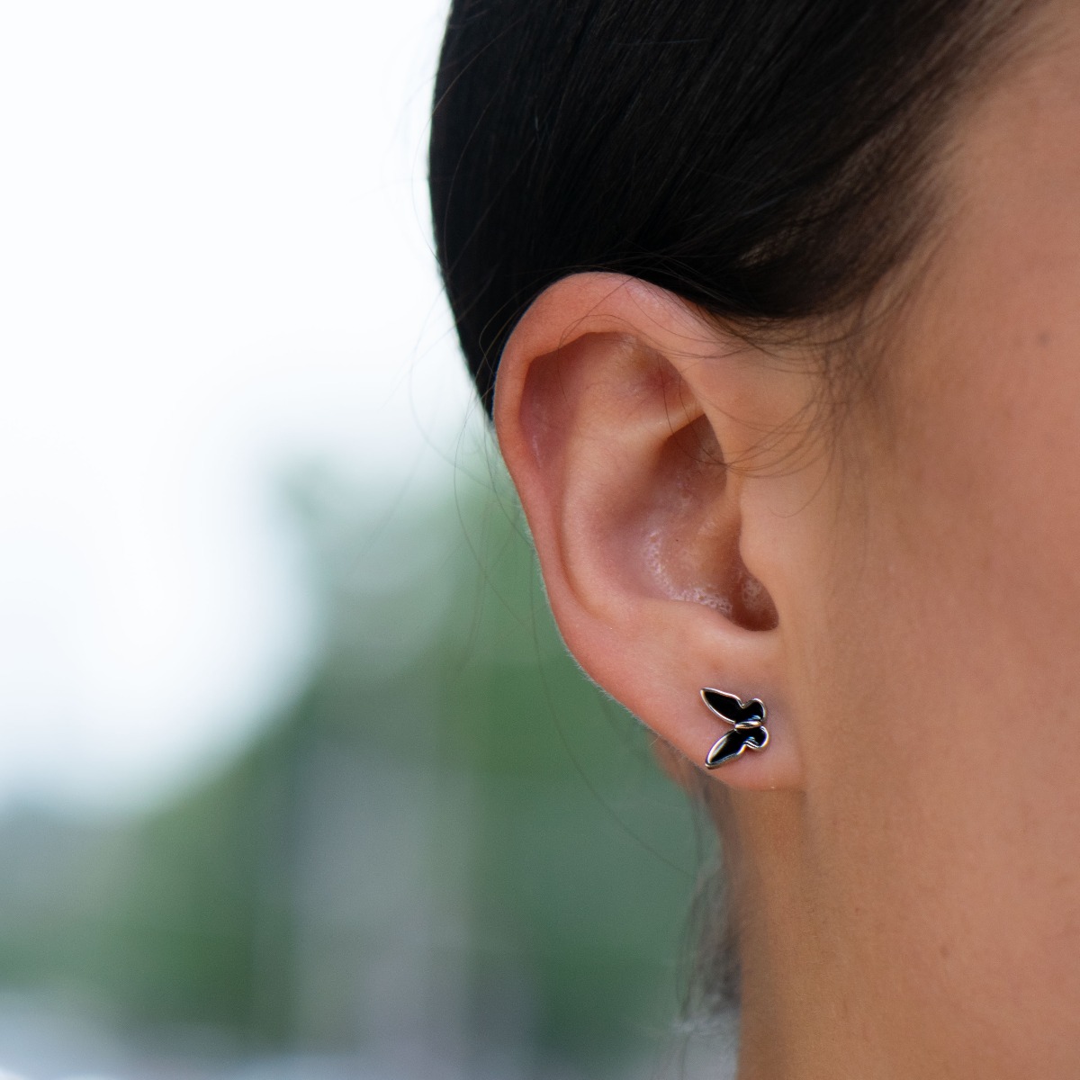 Captivatingly exquisite butterfly earrings with charming design in rhodium silver, elegantly decorated with black enamel. Pin fastening for convenience and security. They go well with silver and enamel jewelry.