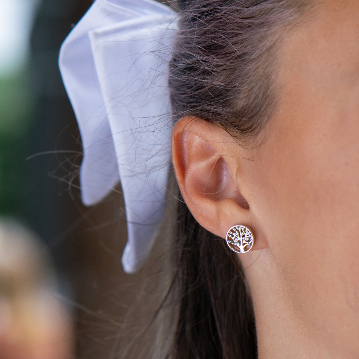 Light and fine women's earrings on a pin with delicate workmanship combining rhodium-plated silver and an exquisite shape of the tree of life. Thematic jewelry suitable for ladies of any age.