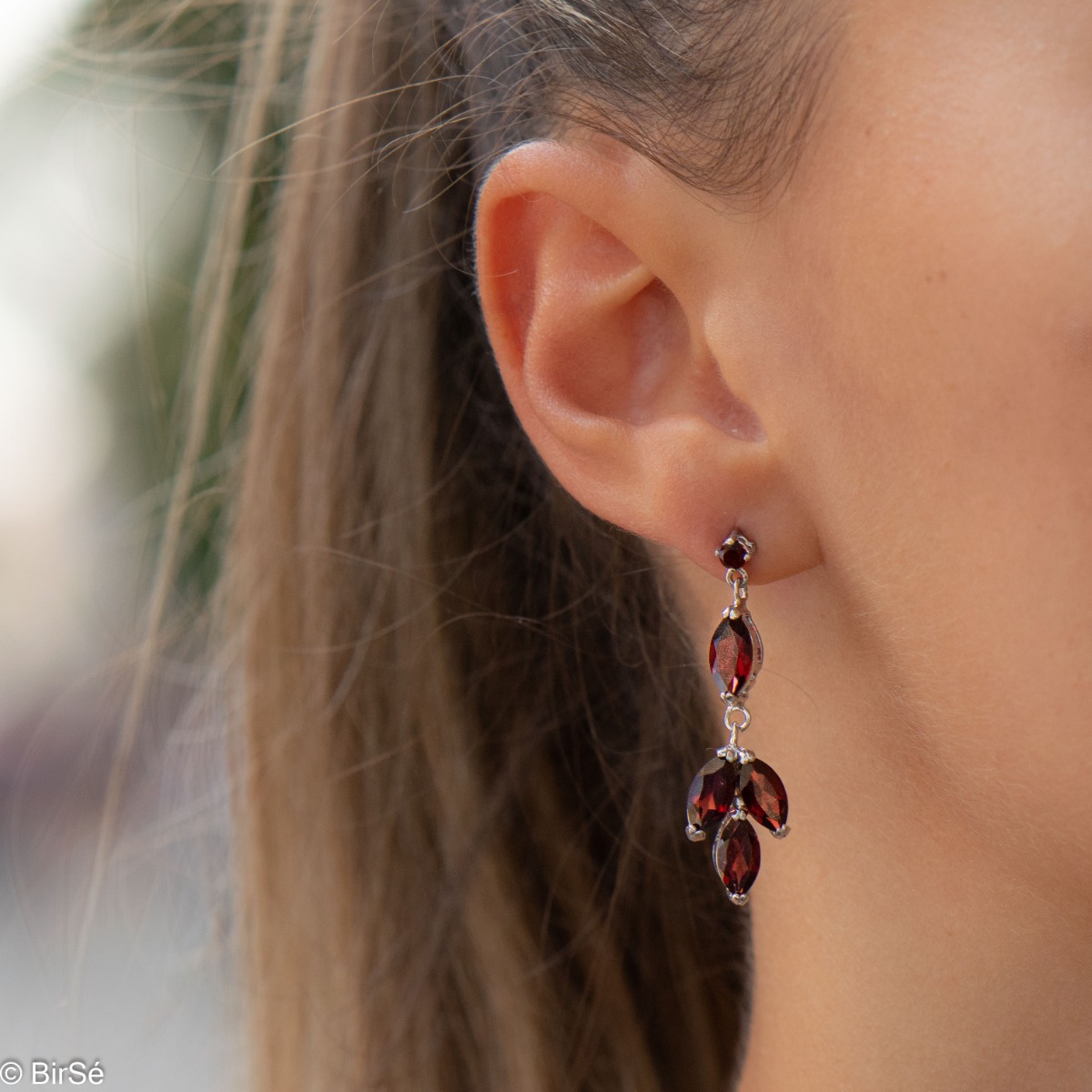 Magnetic earrings made of rhodium silver and enchanted garnet - magic that suits every lady.