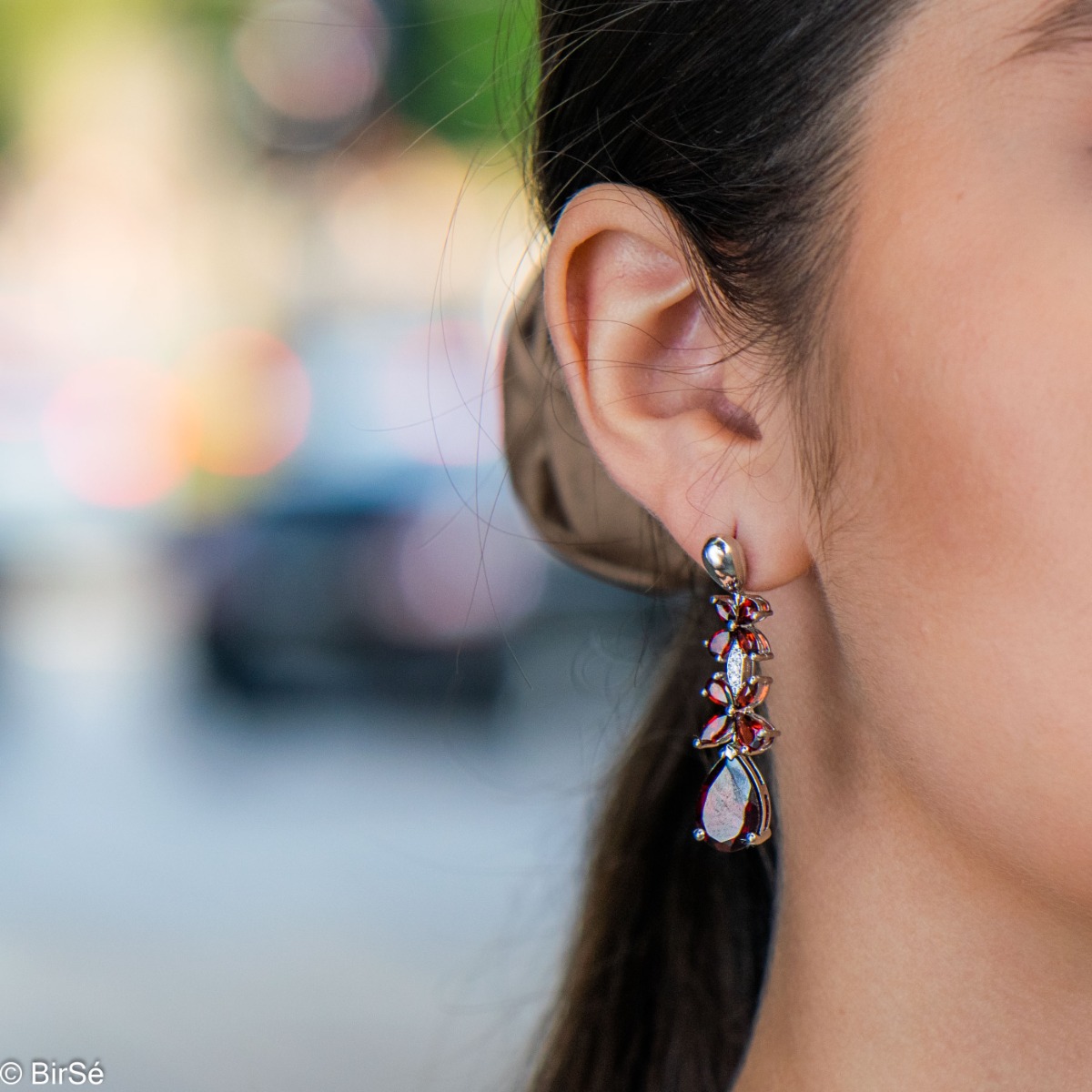 Exquisite silver earrings with precise craftsmanship combining rhodium-plated silver with delicate flowers of natural garnet stone.