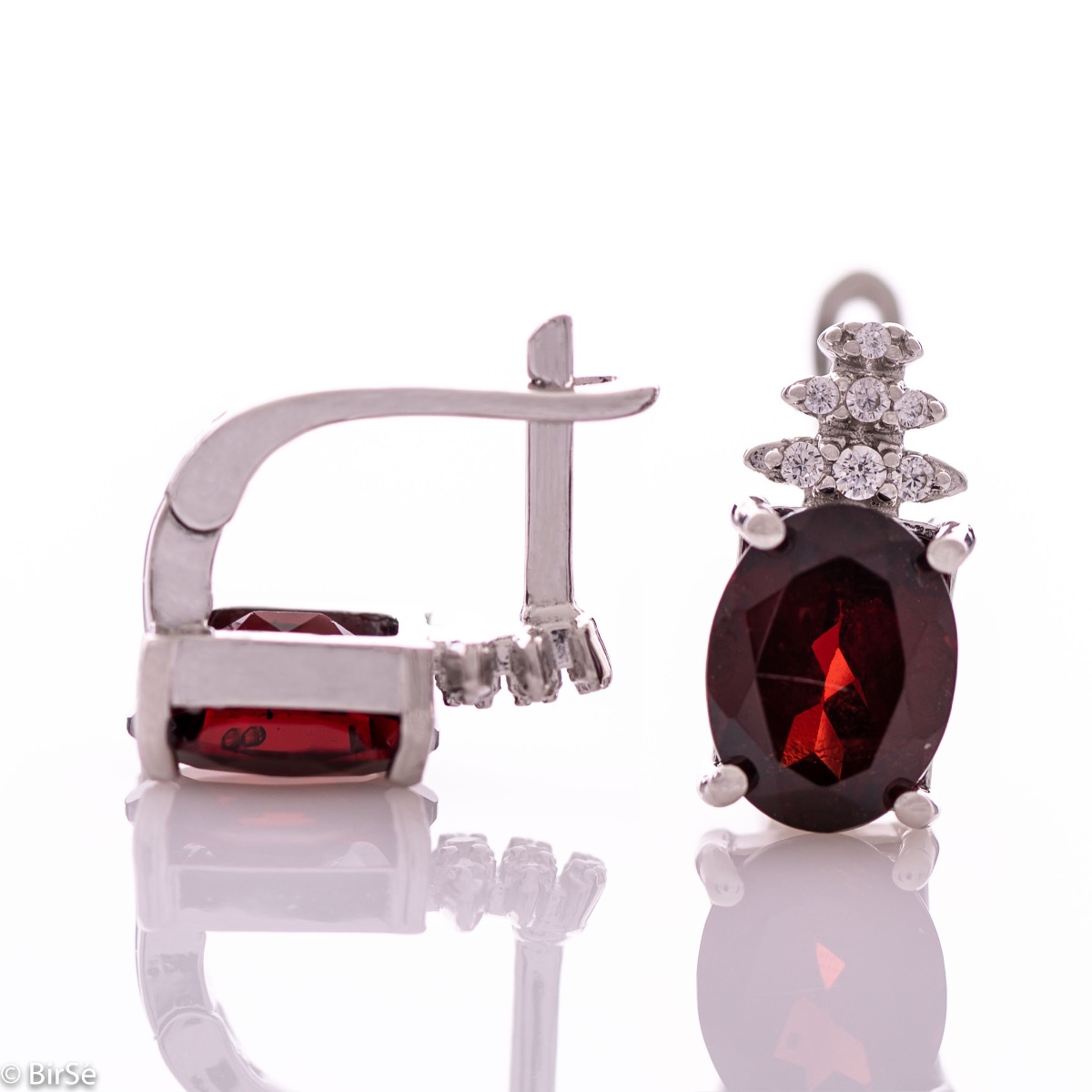 Elegant women's earrings with English clasp and delicate craftsmanship entirely of rhodium-plated silver, combined with radiant natural garnet and sparkling zircons. They can be combined with a ring and pendant of the same model.