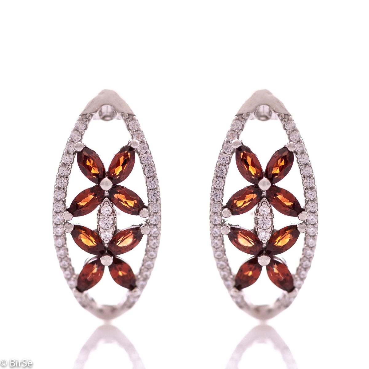 Spectacular women's earrings with exquisite workmanship entirely of rhodium-plated silver, combined with delicate flowers of natural garnet and sparkling zircons. They can be combined with a ring and pendant of the same model.