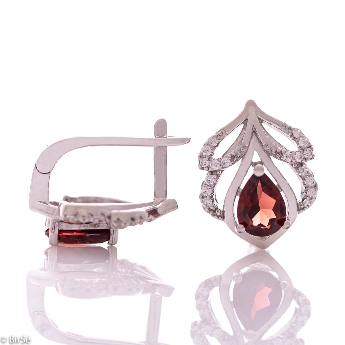 Spectacular ladies' earrings with English clasp and exclusive design combining delicate rhodium silver with natural garnet and sparkling zircons. They can be combined with a ring and pendant of the same model.