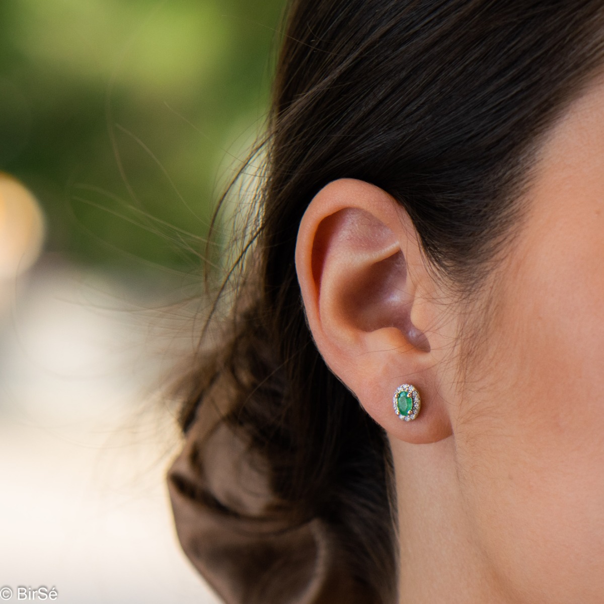 Divine Vision - Amazing silver earrings with a spectacular look and stud fastening. An elegant composition made of a fine combination of rhodium-plated silver with an exquisite emerald and dazzling zircons.