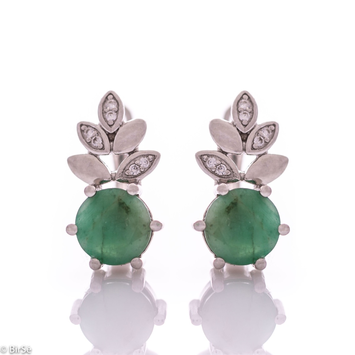 Delicate ladies' earrings with English clasp and an exclusive design combining a radiant natural emerald surrounded by cubic zirconia petals and made entirely of rhodium-plated silver. They can be combined with a pendant and a ring of the same model.