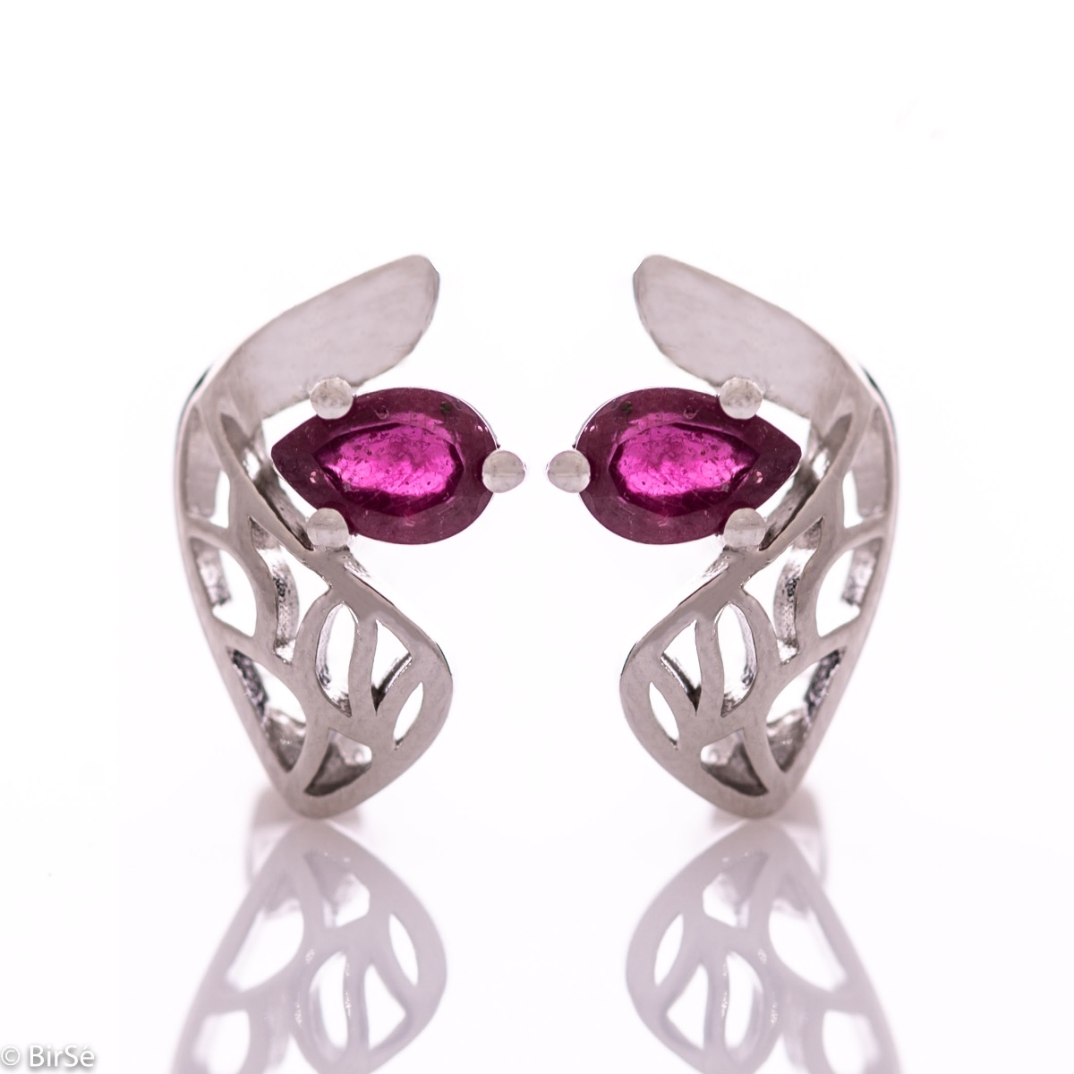 Delicate and spectacular ladies' earrings with English fastening and exquisite workmanship entirely of rhodium-plated silver combined with a drop-shaped natural ruby. They can be combined with a pendant and a ring from the same set.