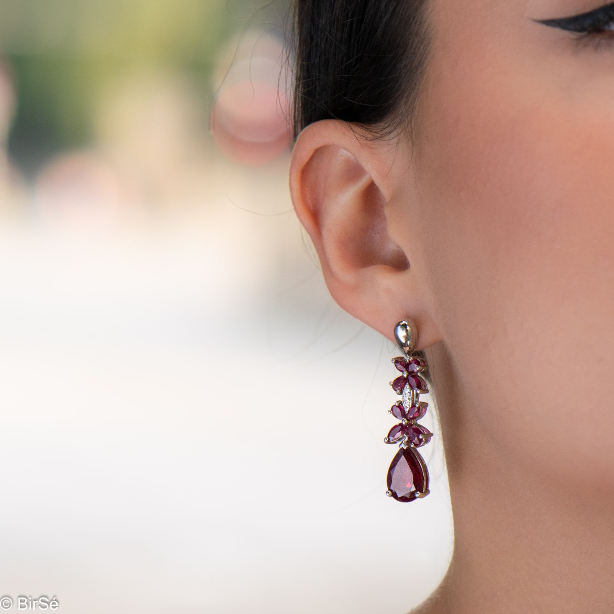 Exquisite silver earrings with precise craftsmanship combining rhodium-plated silver with delicate flowers of natural ruby ​​stone.