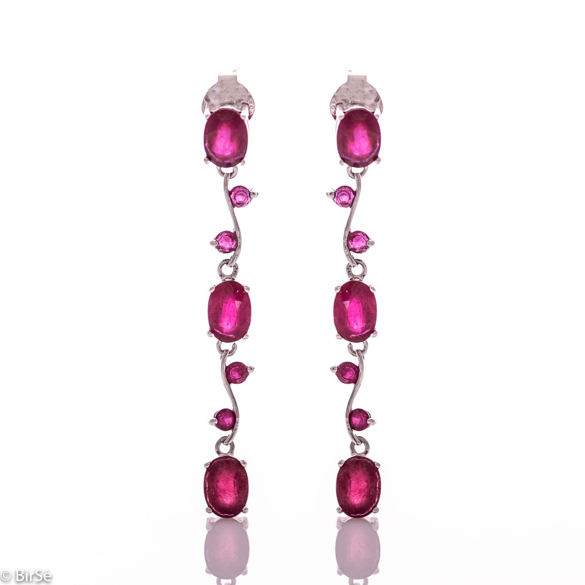 Extremely impressive dangling earrings with delicate craftsmanship combining numerous natural ruby ​​stones with shiny rhodium silver.