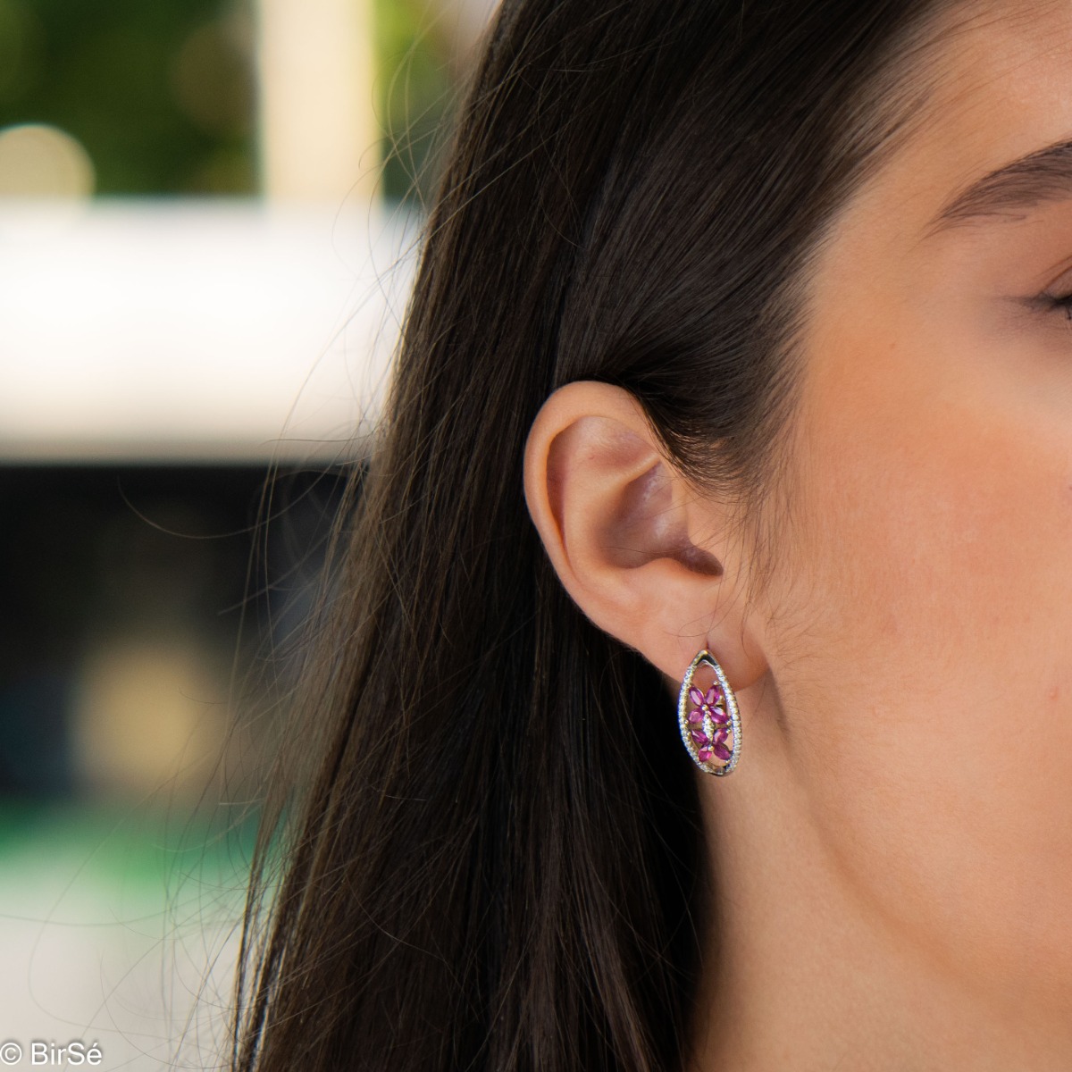 Spectacular women's earrings with exquisite workmanship entirely of rhodium-plated silver, combined with delicate flowers of natural ruby ​​and sparkling zircons. They can be combined with a ring and pendant of the same model.