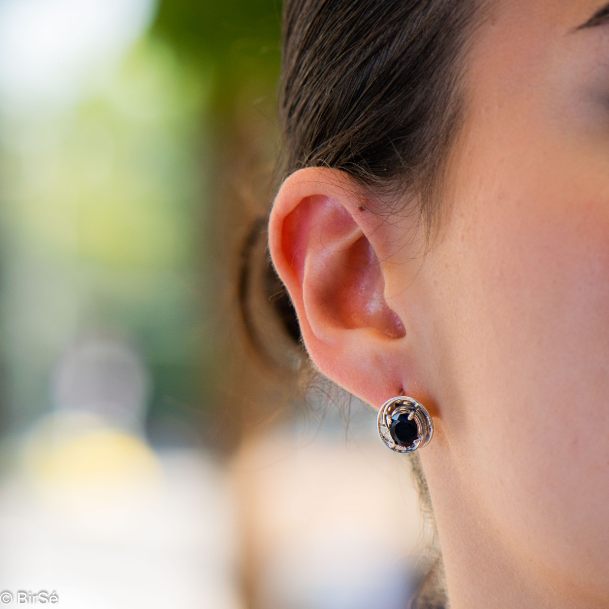 Elegant rhodium-plated silver and natural sapphire earrings with an oval shape, surrounded by delicate fittings with an exquisite design. Make your look even more spectacular with a pendant and ring from the same collection.