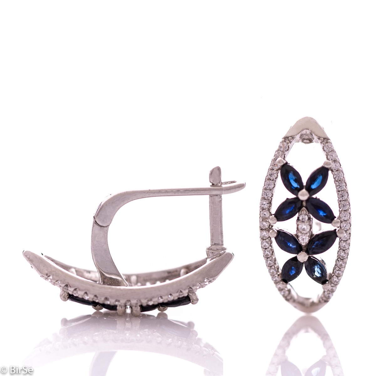 Spectacular women's earrings with exquisite workmanship entirely of rhodium-plated silver, combined with delicate flowers of natural sapphire and sparkling zircons. They can be combined with a ring and pendant of the same model.