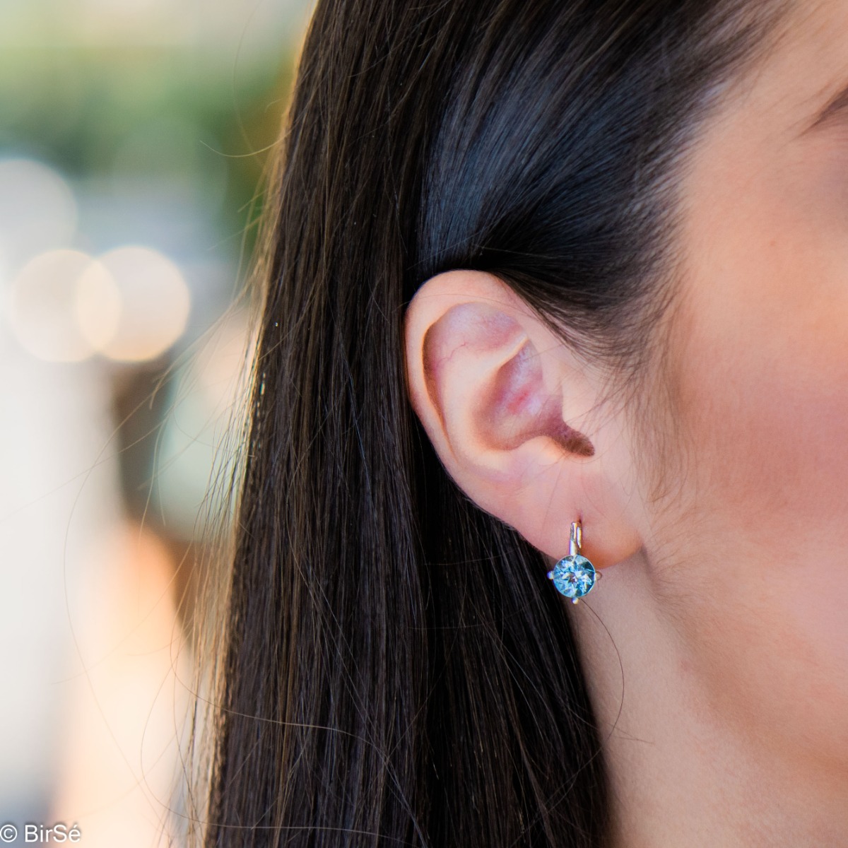 The soft blue glow of a natural blue topaz stone, complemented by the sparkle of rhodium silver - our new ladies' English clasp earrings with exquisite craftsmanship. In an exclusive ring and pendant set.