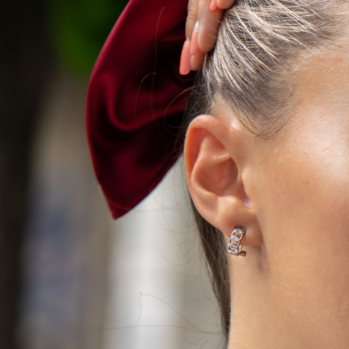 Captivating women's earrings with a charming design, completely formed by combining rhodium-plated silver with sparkling zircons. The fastening is English - comfortable and practical. A beautiful look for your special moments with BirSe earrings.