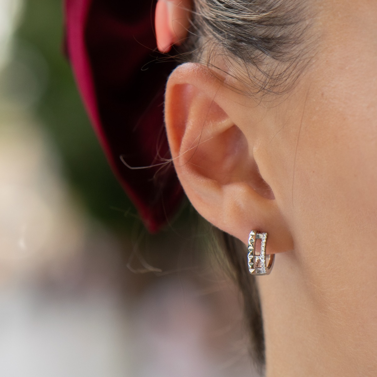 Spectacular workmanship of women's hoop earrings with English clasp and stylish design, entirely made of rhodium-plated silver and delicate, sparkling zircons.