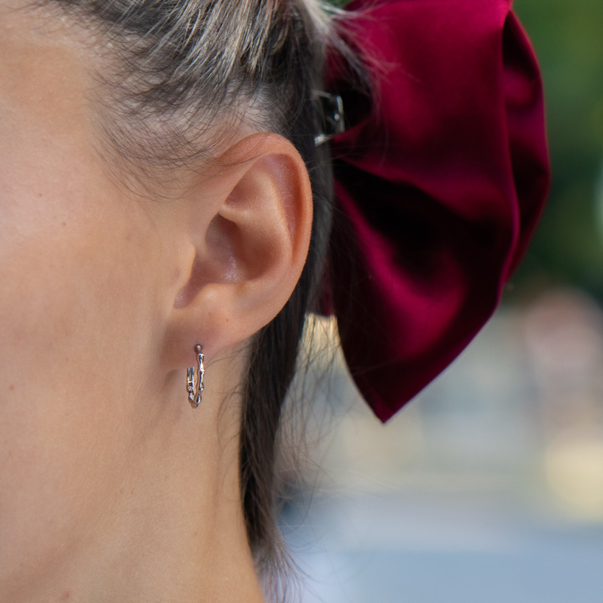 Fine women's hoop earrings, made entirely of rhodium-plated silver, with an elegant design. Willow fastening is comfortable and practical, preferred by ladies.