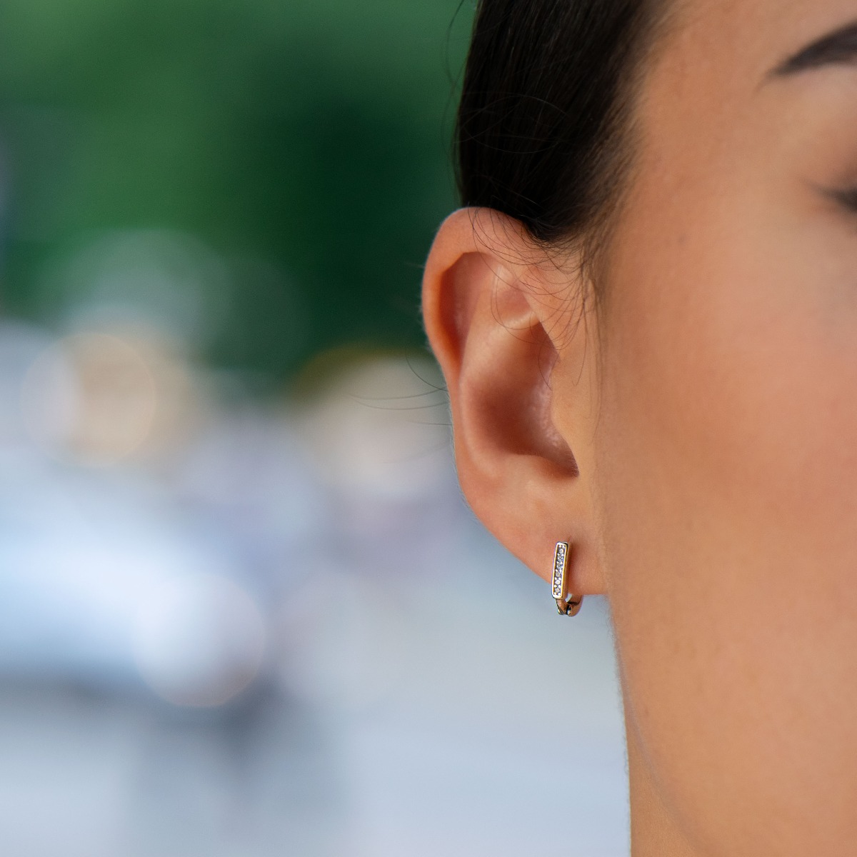 Graceful ladies' earrings made of rhodium-plated fine silver. The earrings are adorned with dazzling zircons, with a stylish design and a comfortable English clasp. Suitable jewelry for your everyday life.