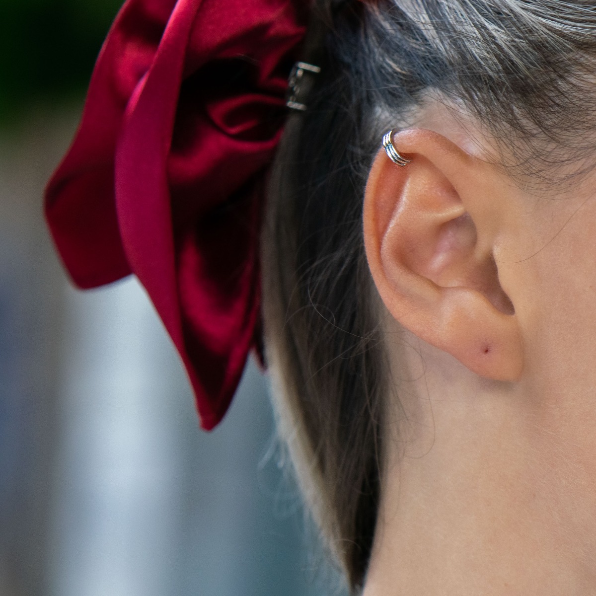 Modern women's cartilage earrings with delicate curves and made entirely of shiny rhodium silver. For ladies who like different styles in jewelry.