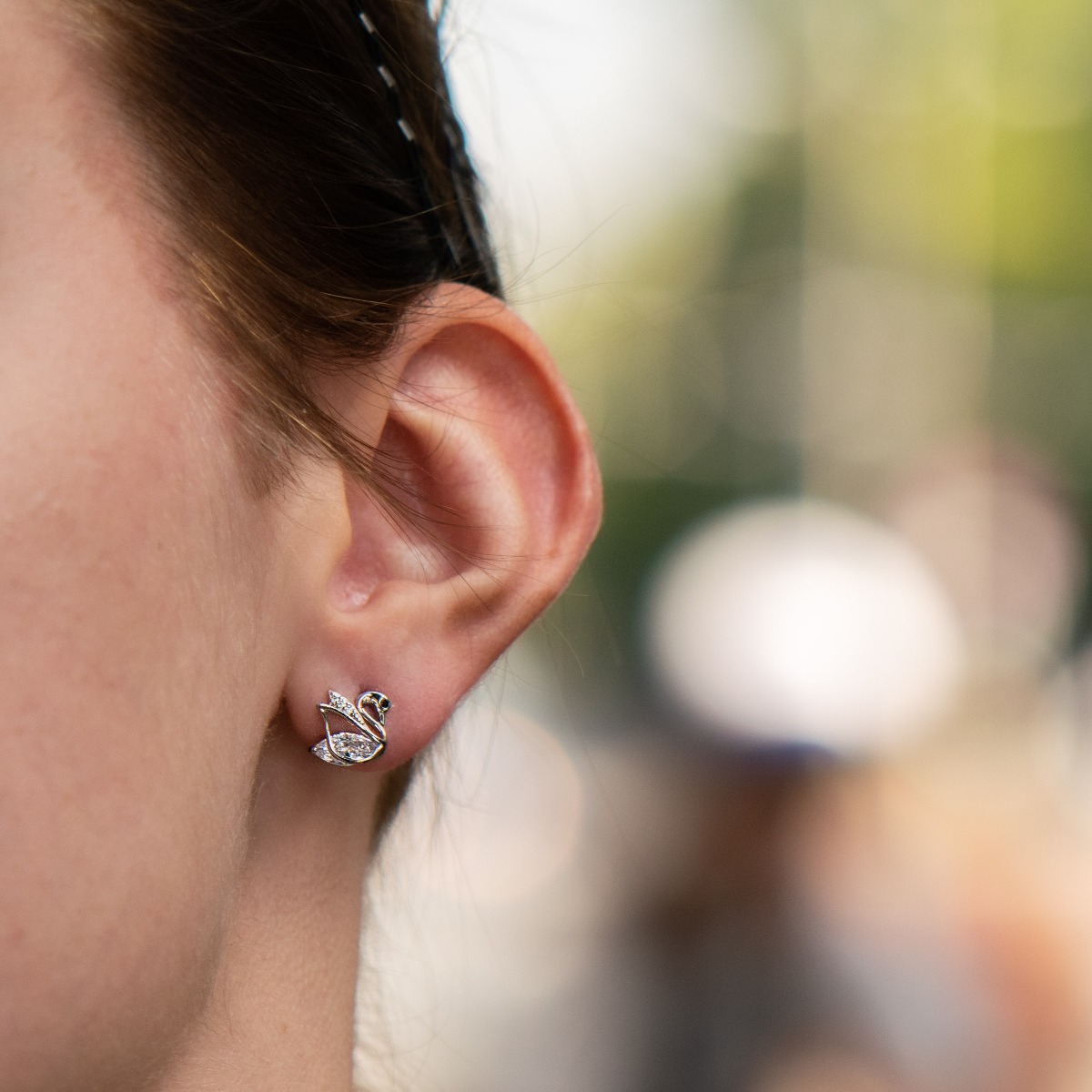 Exquisite craftsmanship in our new stud earrings with a beautiful swan design combining unique rhodium silver and cubic zirconias.