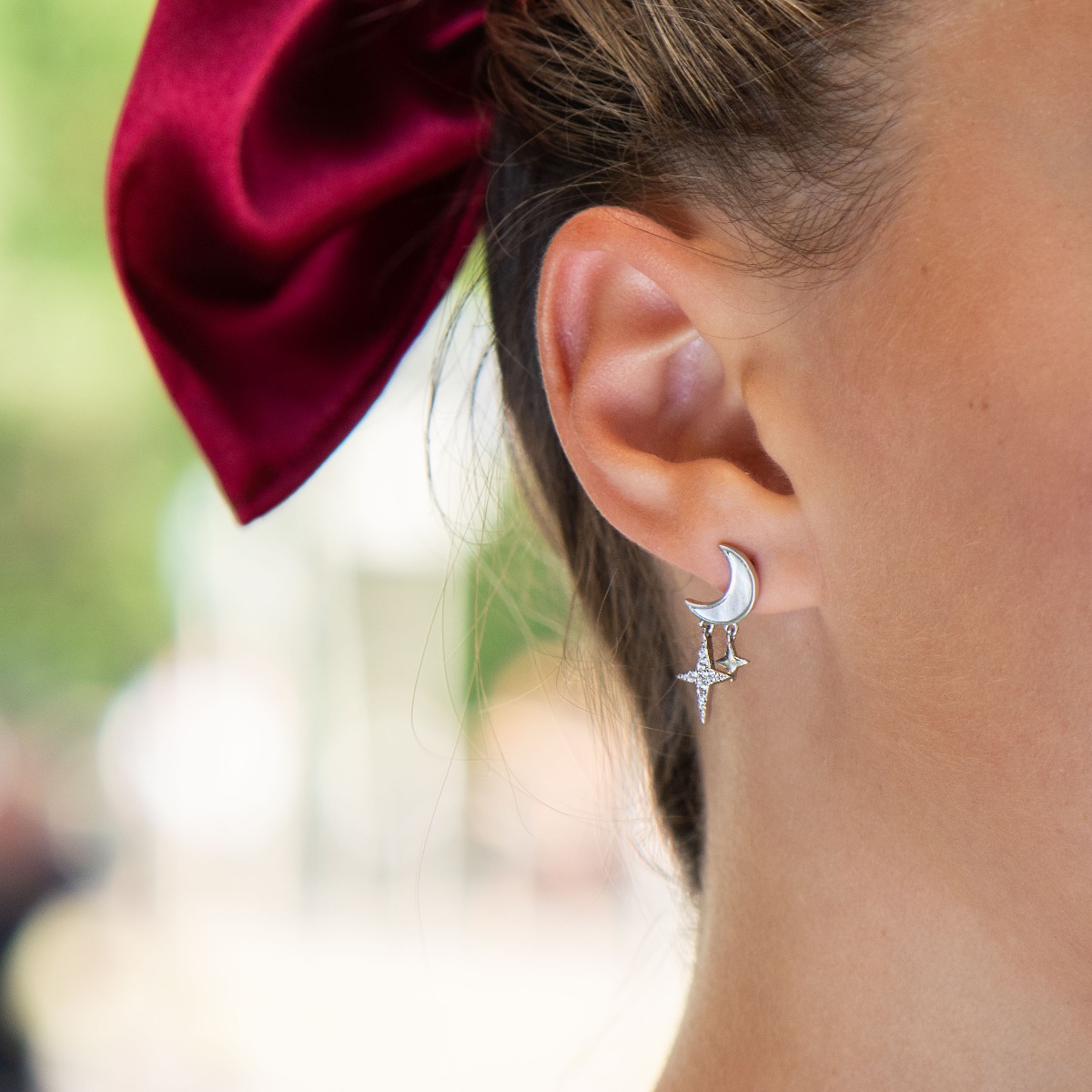 Captivating earrings, masterfully crafted from fine rhodium silver with an elegant design. Beautifully sculpted stars and moon with mother-of-pearl and zircons are suitable jewelry for ladies of any age, and the pin fastening is comfortable and practical.