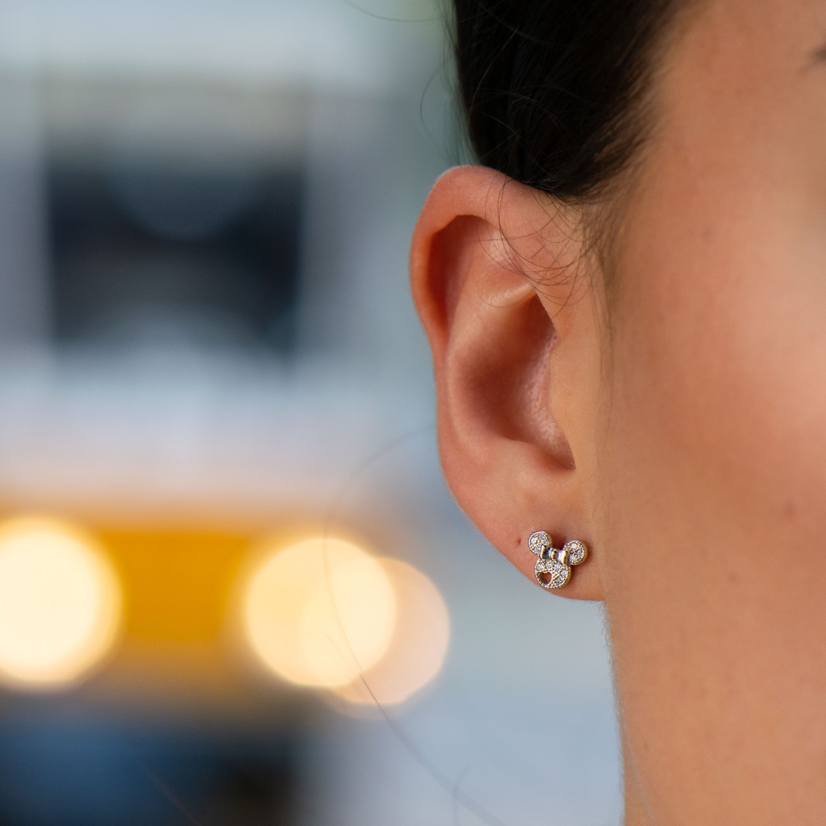 Charming earrings in fine silver in the shape of small ears, decorated with zircons and a delicate ribbon between them. They are suitable for little girls and ladies who have kept their childishness in them.