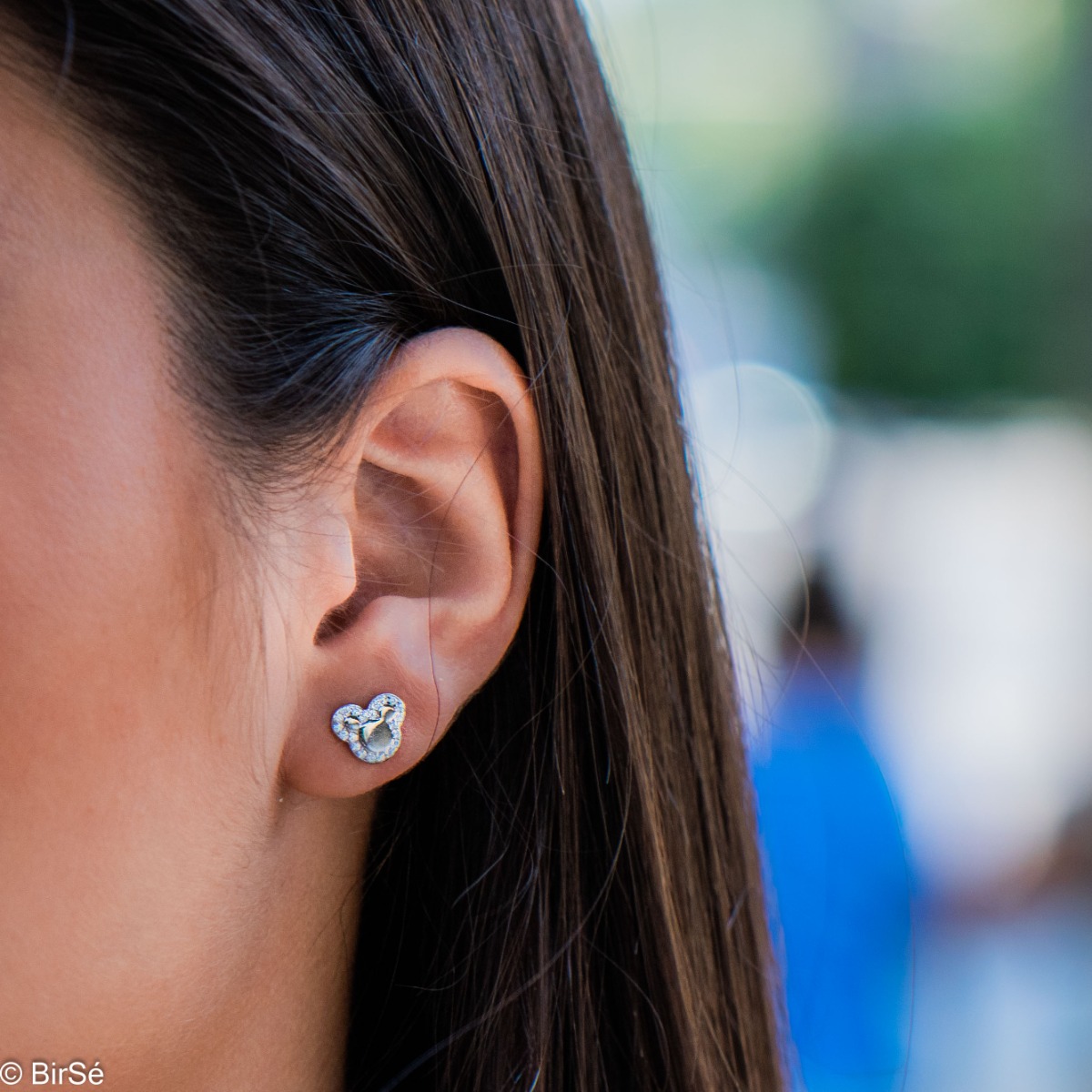 Charming ear-shaped earrings made of rhodium-plated silver with countless sparkling zircons. The pin fastening is secure and comfortable, and the earrings are also a suitable gift for little girls.