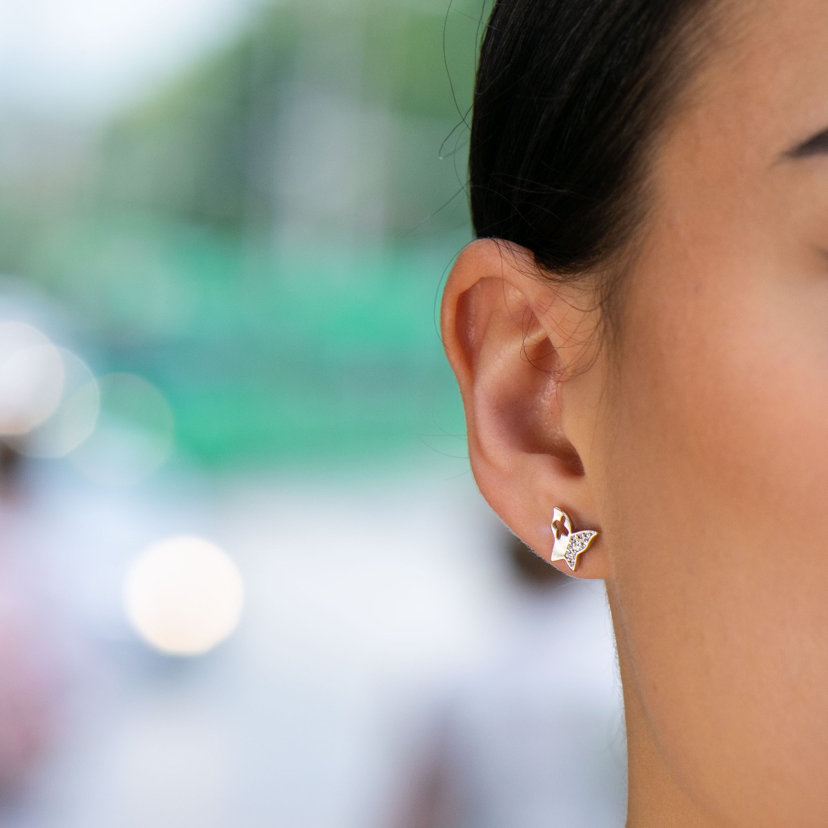 Captivating women's earrings made of rhodium-plated fine silver. Exquisite butterflies that are decorated with delicate zircons, with a stylish design and a comfortable pin fastening. A wonderful gift for the summer mood of your beloved woman.