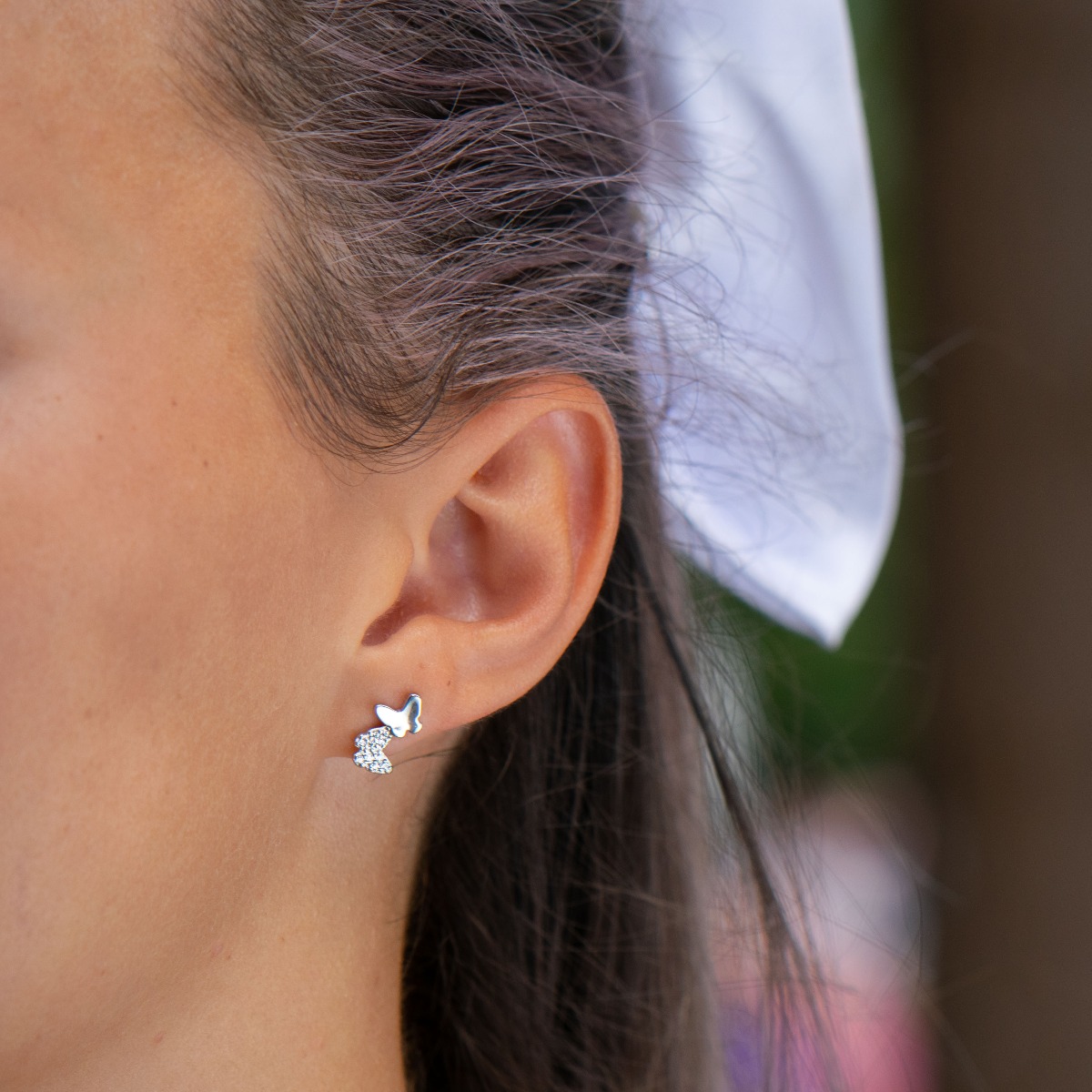 Captivating women's earrings made of rhodium-plated fine silver. An exquisite jewel with two butterflies, which are decorated with delicate zircons, with a stylish design and a comfortable pin fastening. A wonderful gift for your beloved woman.