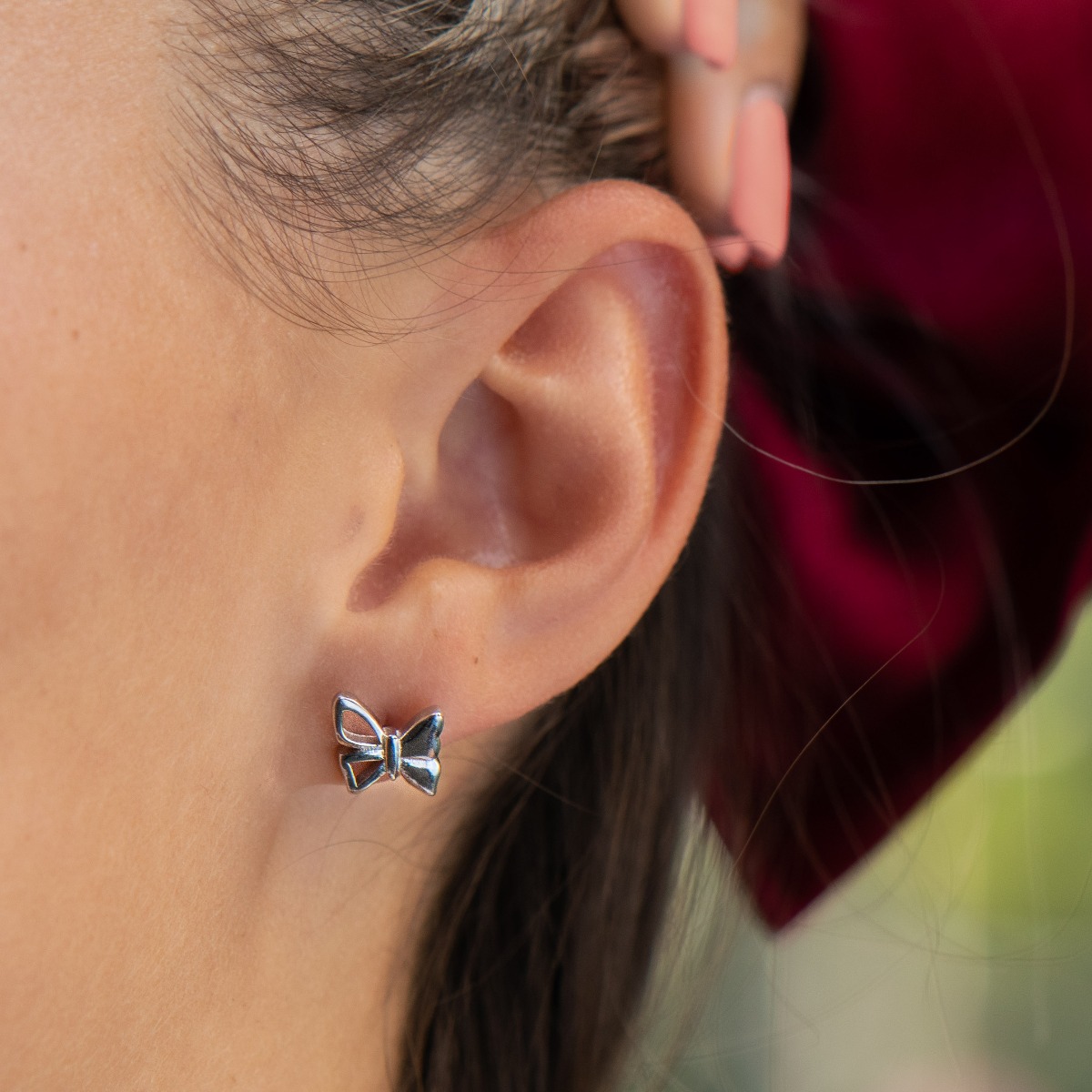 Charming sterling silver butterfly earrings. The earrings are fastened with a pin and can be combined with necklaces or pendants with rhodium silver butterflies.