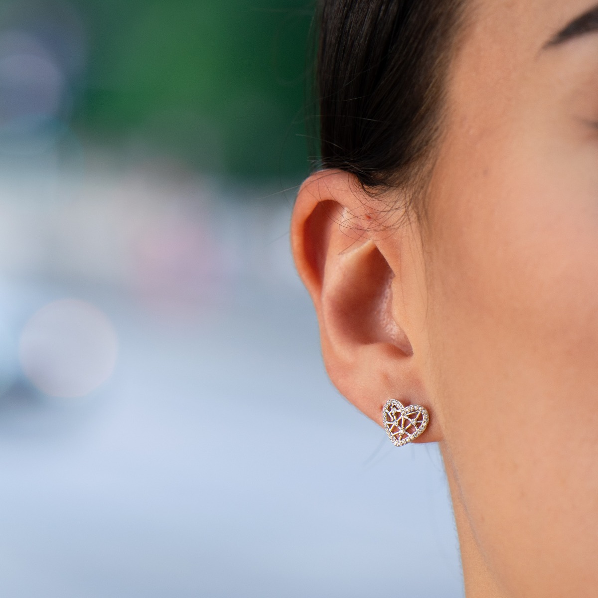 Charming women's earrings in the shape of a heart, in the middle with a delicate braid, like a spider web. Dazzling zircons like dewdrops shine on her. Jewelry is a suitable gift for any occasion. Pin fastening is comfortable and secure for little and big