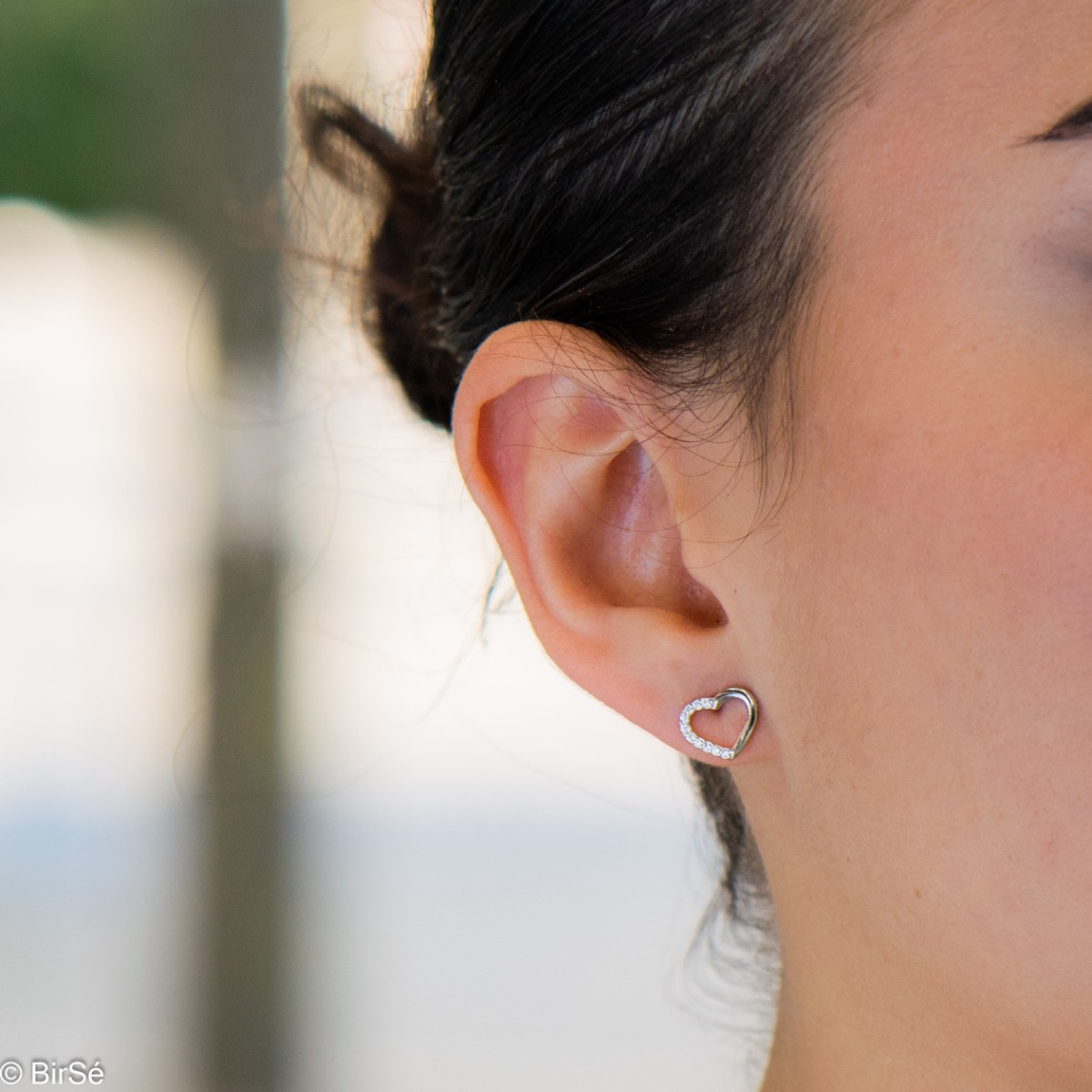 Beautiful and simple heart earrings made of rhodium silver, elegantly decorated with zircons. Pin fastening for convenience and security. They go well with silver jewelry with zircons.