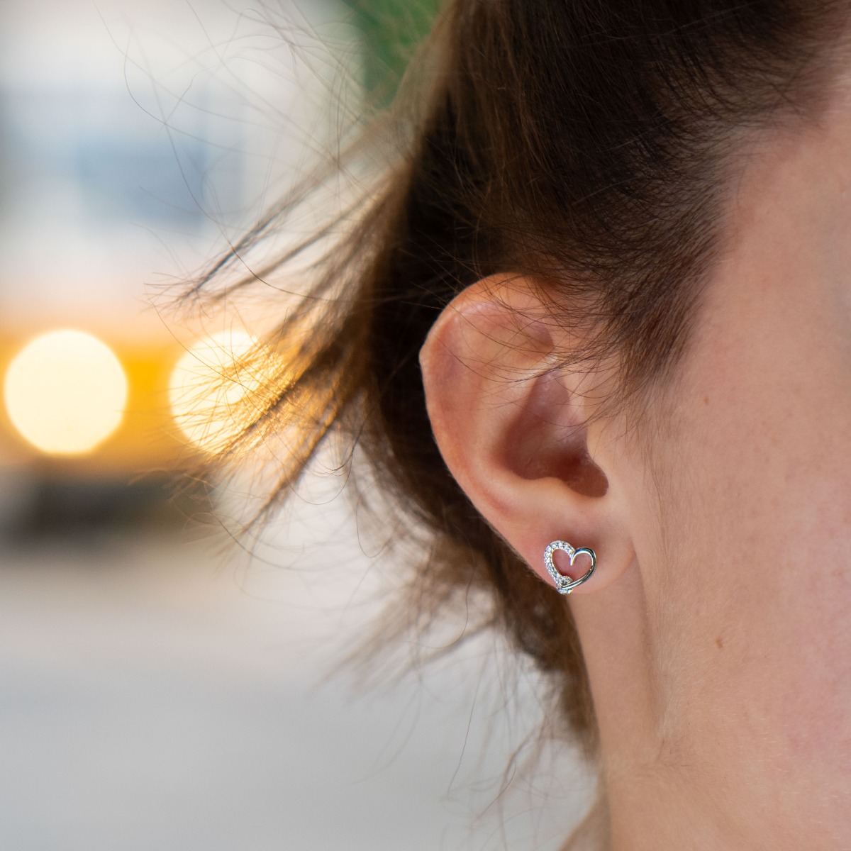 Elegant ladies' heart earrings, with gentle curves and made entirely of beautiful rhodium-plated silver. The added fine zircons make the jewelry even more charming.