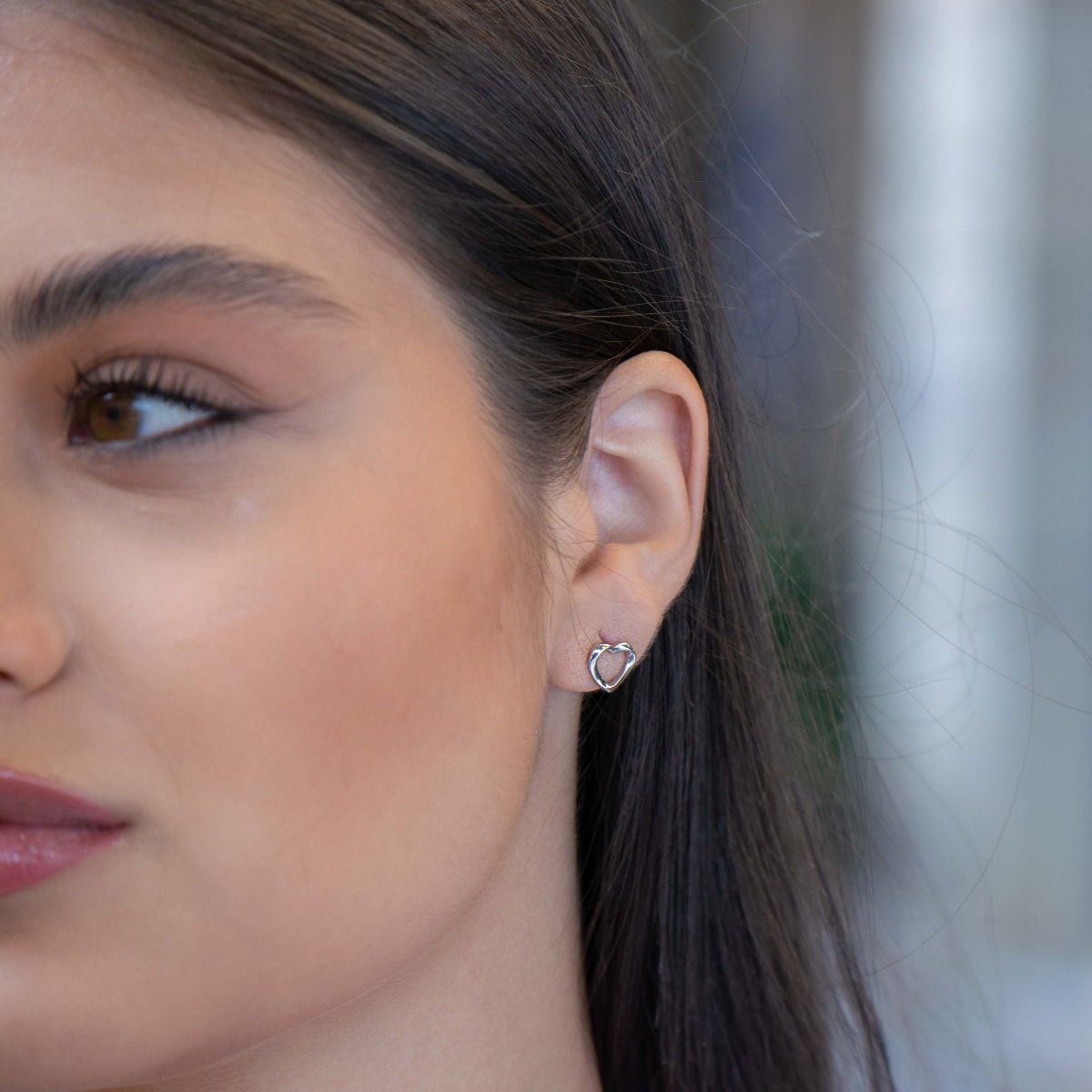 Charming rhodium silver earrings with a heart outline. The fastening is with a pin, suitable for daily use by children and ladies.