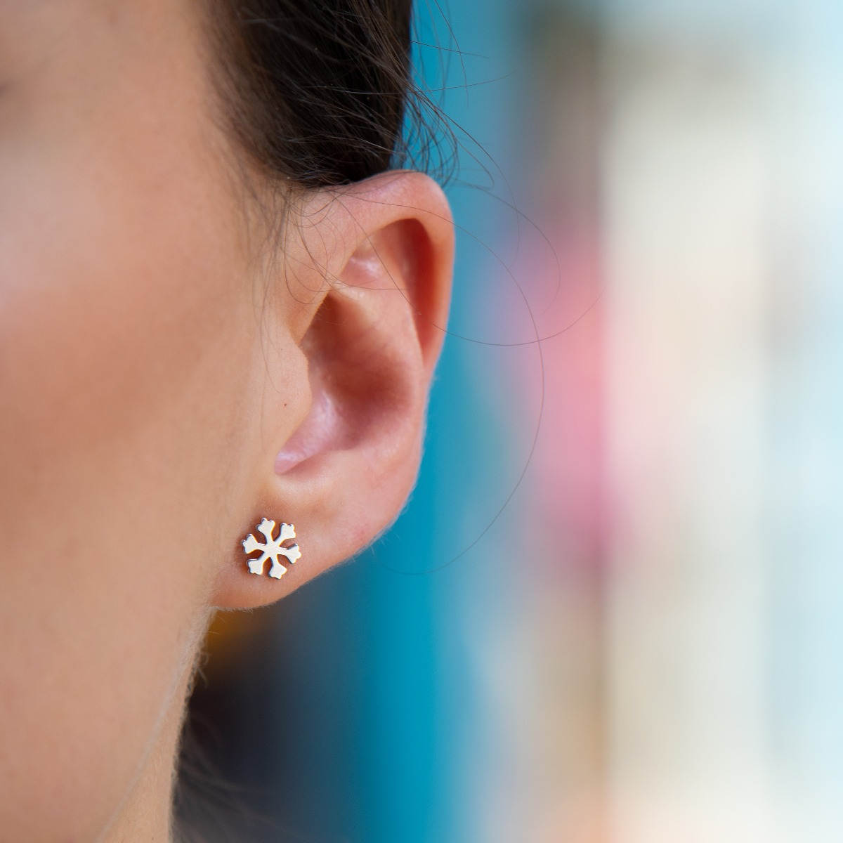 Charming soft rhodium silver note shaped earrings encrusted with zircons. The earrings are suitable for anyone who loves winter and snow. Pin fastening is comfortable and secure for little and big ladies.