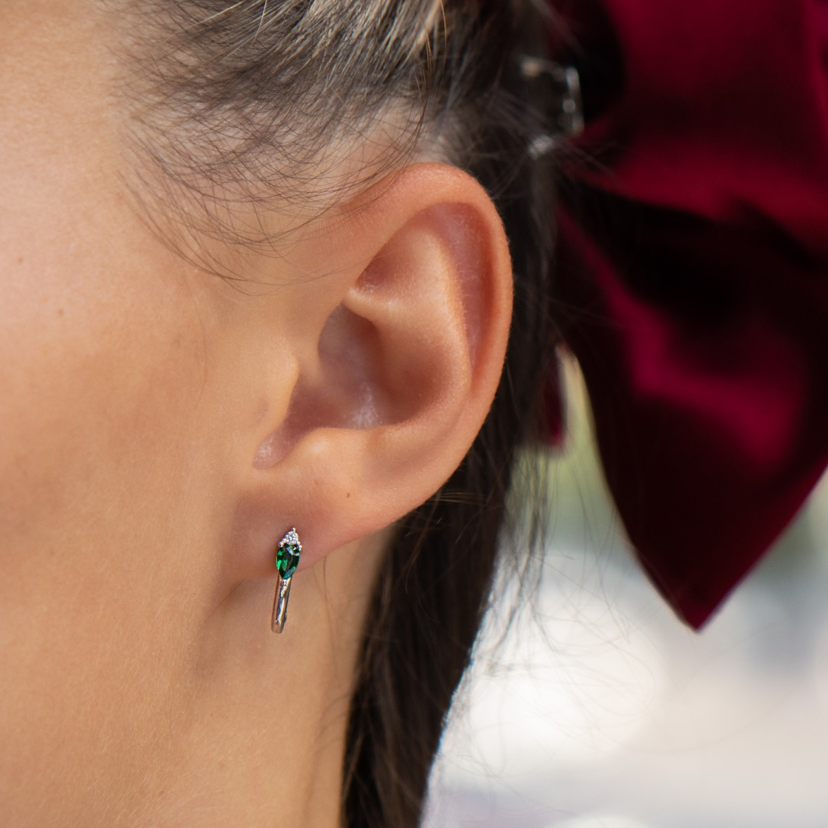 Elegantly crafted women's earrings with a sophisticated design of fine rhodium silver, a simple model, with a drop of synthetic tourmaline and a sparkling zircon.