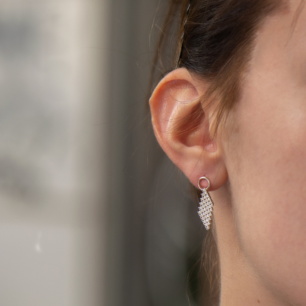 Elegant earrings with a stylish design, a fine mesh of rhodium-plated silver, decorated with sparkling zircons. The earrings are fastened with a pin - practical and comfortable.