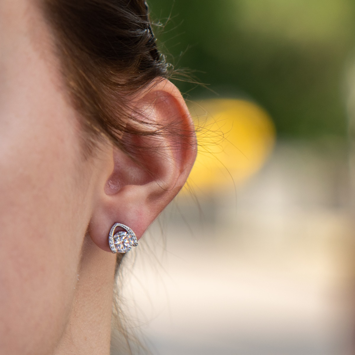 Charming women's earrings, masterfully crafted from fine rhodium silver with an elegant design. The elements are beautifully sculpted, dazzling zircons magically sparkle on the silver, and the pin fastening is comfortable and practical.