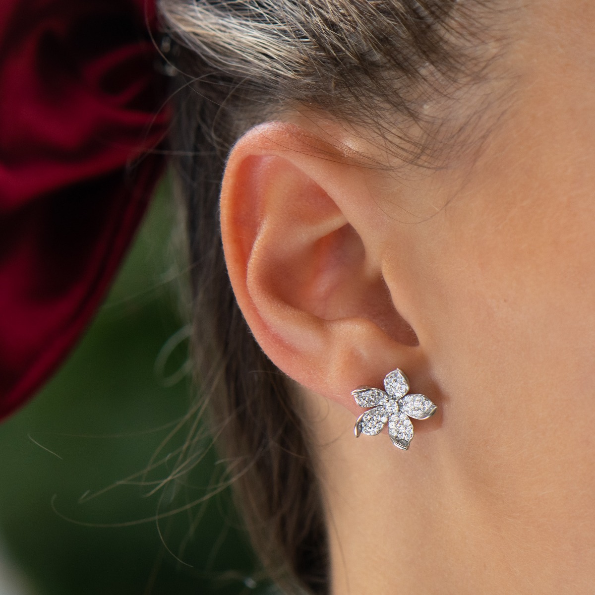 Captivating design of women's flower stud earrings with a charming design, all rhodium-plated silver, covered with delicate, sparkling cubic zirconias.