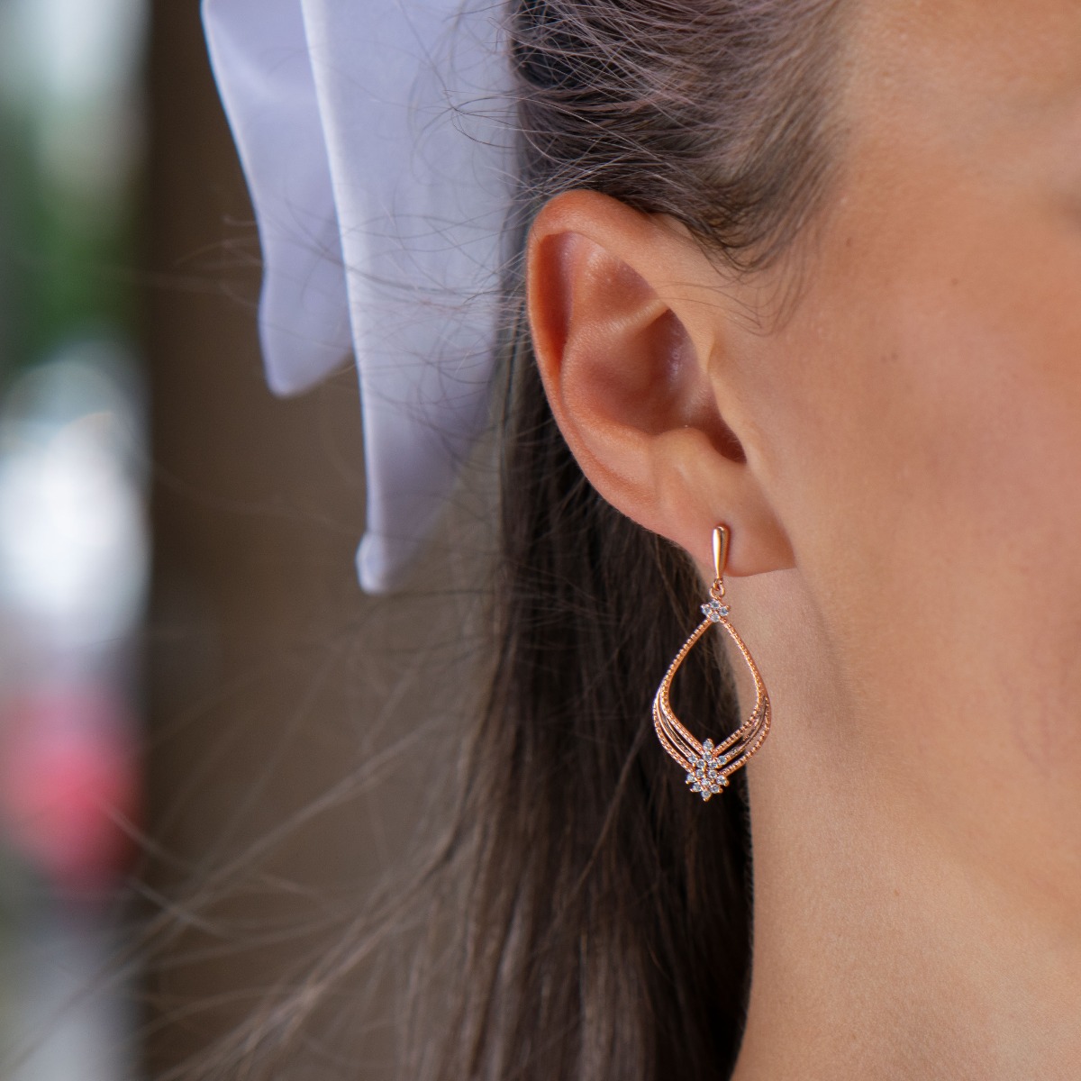 Silver earrings "Pink Magic" - an extremely beautiful piece of jewelry. Made entirely of rhodium-plated rose silver, with fine elements and added zircons for even more opulence. Pin fastening is convenient and secure for ladies.