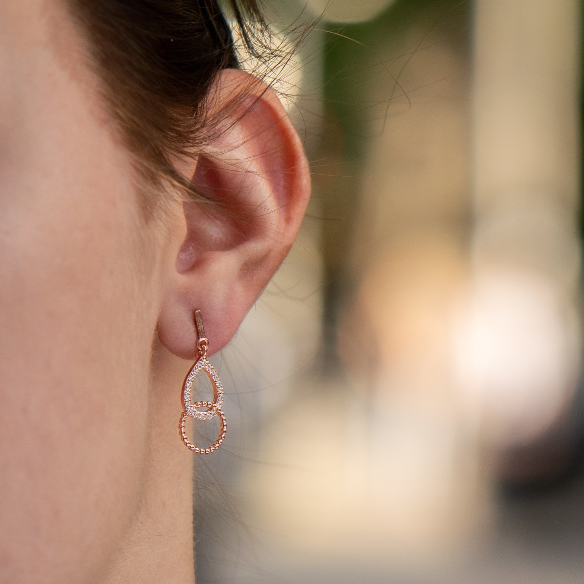 Delicate dangling earrings in fine rose silver, with elements decorated with sparkling zircons. Pin fastening - fast, comfortable and preferred by the ladies.