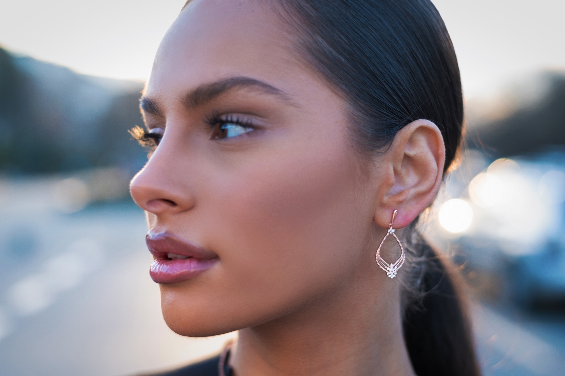 Silver earrings "Pink Magic" - an extremely beautiful piece of jewelry. Made entirely of rhodium-plated rose silver, with fine elements and added zircons for even more opulence. Pin fastening is convenient and secure for ladies.