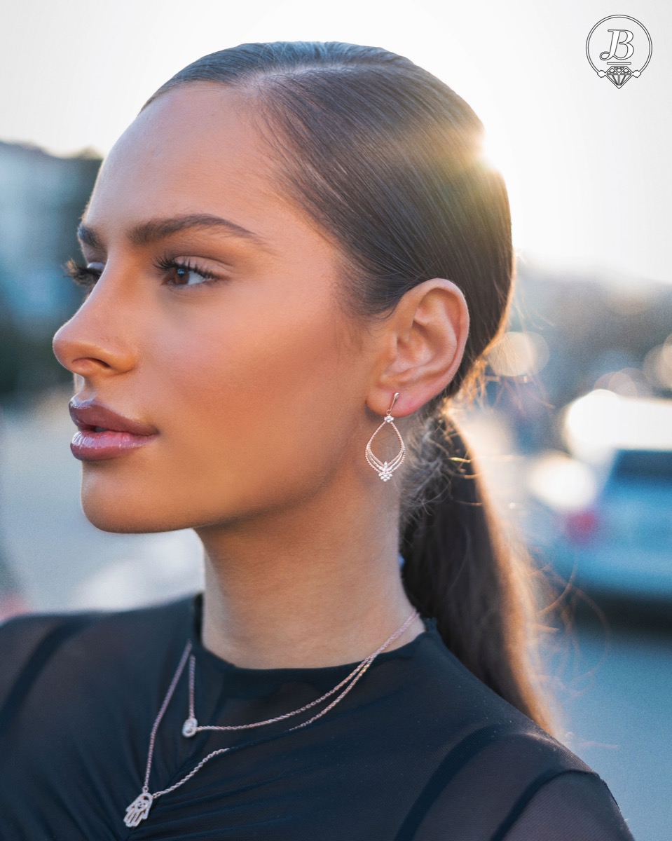 Silver earrings "Pink Magic" - an extremely beautiful piece of jewelry. Made entirely of rhodium-plated rose silver, with fine elements and added zircons for even more opulence. Pin fastening is convenient and secure for ladies.