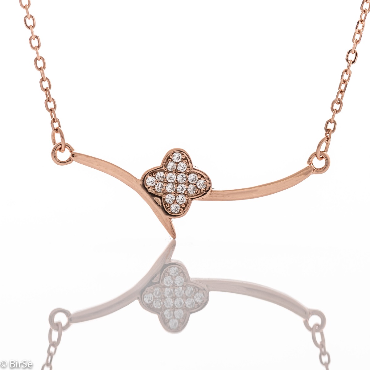 Fine women's necklace with clean shapes and a delicate clover in the center. The softness of the rose silver and the discreet shine of the zircons give the necklace a special charm.