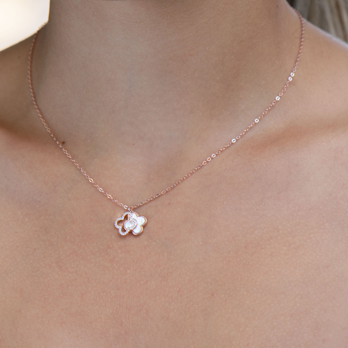 Exquisite clover necklace made of rose silver with masterful craftsmanship of the elements in combination with mother of pearl and zircons. Can be teamed with matching clover earrings.