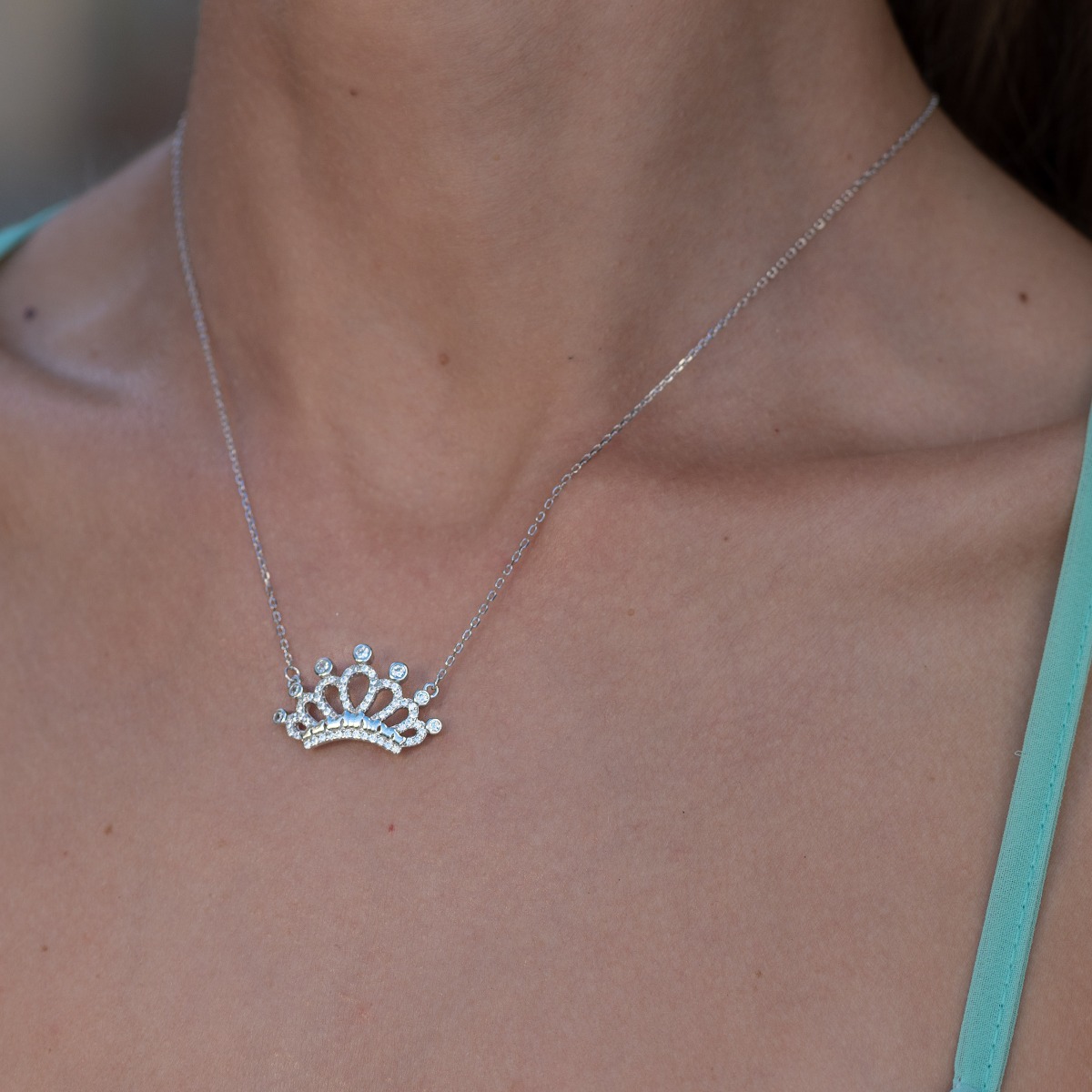 An incredible silver necklace in the shape of a royal crown. A stylish and extremely effective composition made from a fine combination of gently rhodium-plated pink and black silver with sparkling zircon stones.