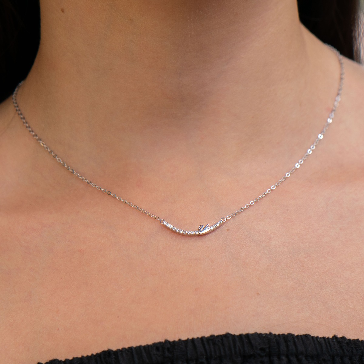 Beautiful Swan necklace with exquisite craftsmanship of rhodium silver details and sparkling zircons.