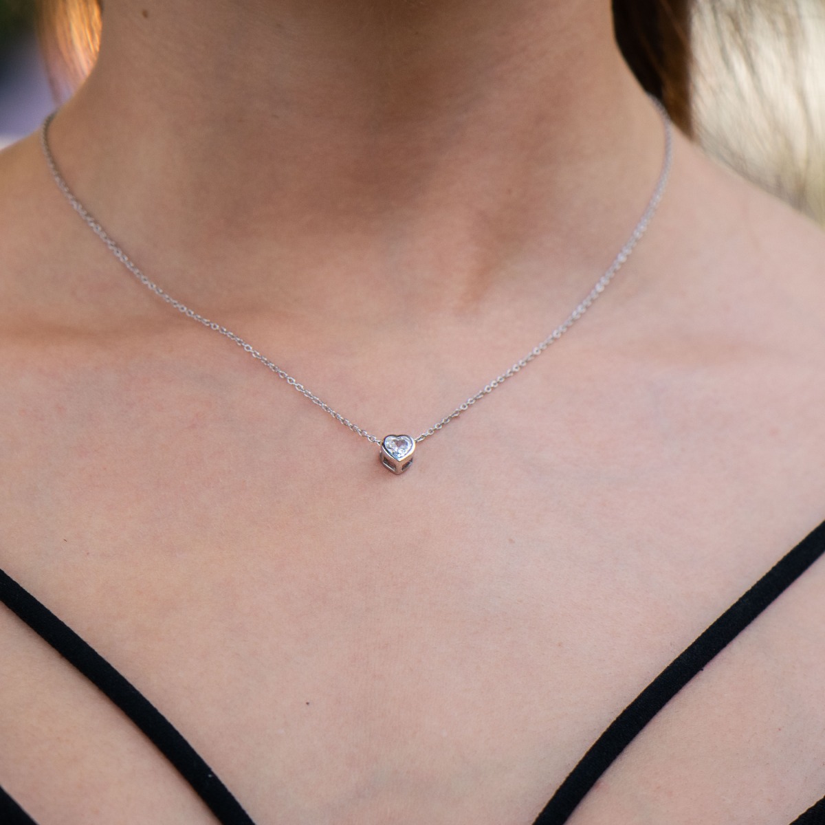 Fine women's necklace with delicate craftsmanship, combining exquisite rhodium-plated silver with a delicate element of a small heart with sparkling zircon.