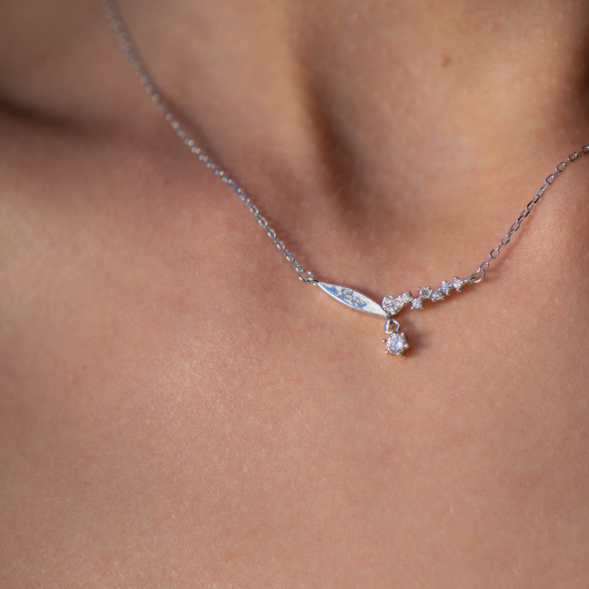 Gentle breeze - silver necklace, an offer for ladies. Stylish craftsmanship of fine mesh and undulating shapes woven into the endless dance of beauty.