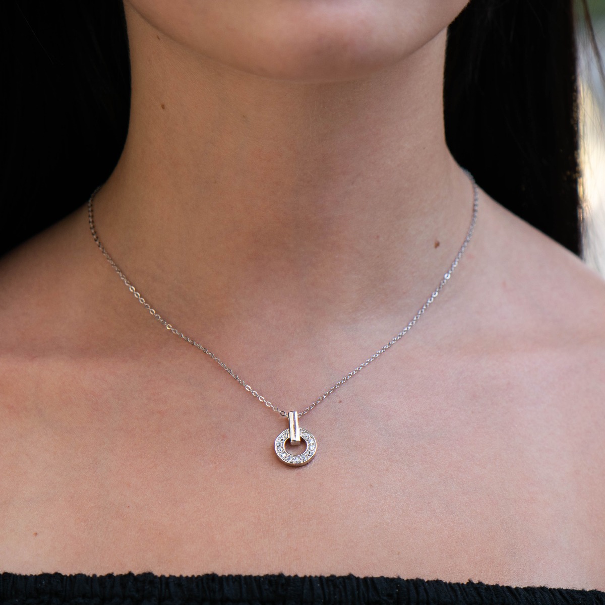 A sophisticated rhodium-plated sterling silver women's necklace with a modern performance style, carefully adorned with dazzling zircons.